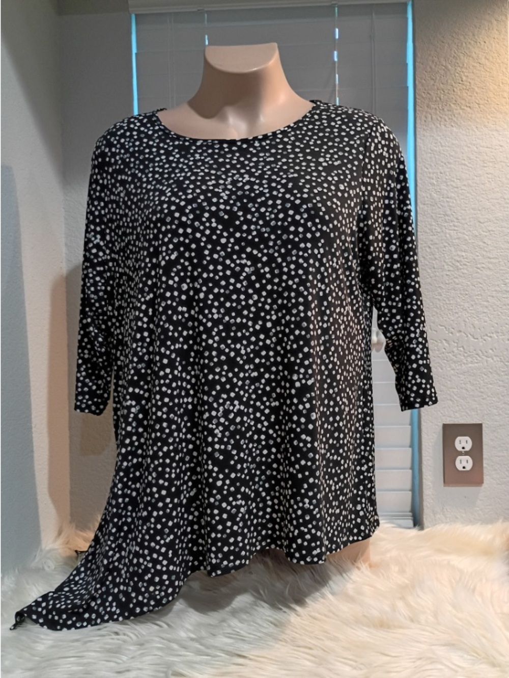 Susan Graver Women’s 2X Asymmetrical Top